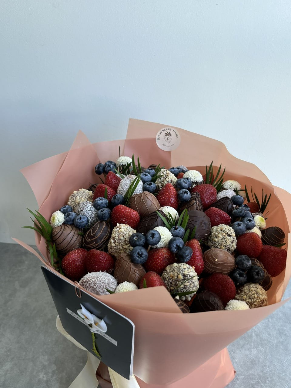 Chocolate bouquet · 39 berries